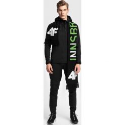Bluza funkcyjna męska 4Hills BLMF200 - głęboka czerń. Pomarańczowe bluzy męskie xl, bez wzorów, z dzianiny, z kapturem, bez rękawów, bez kaptura. Za 199,99 zł.