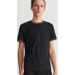 T-shirt ze ściągaczami - Czarny. Czarne t-shirty męskie Reserved, s, bez wzorów, bez kołnierzyka. Za 29,99 zł.
