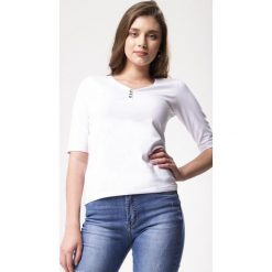 Biały Bluzka Greatest Part. Białe bluzki damskie Born2be, xl, bez wzorów, z dzianiny, bez kołnierzyka, z krótkim rękawem. Za 29,99 zł.
