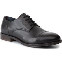 Półbuty TOMMY HILFIGER - Dress Casual Toecap Shoe FM0FM02453 Black 990. Czarne buty wizytowe męskie TOMMY HILFIGER, ze skóry, bez zapięcia. Za 649,00 zł.