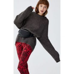 Luźny wełniany sweter. Szare swetry damskie Pull&Bear, bez wzorów, z wełny, bez rękawów, bez kaptura. Za 139,00 zł.
