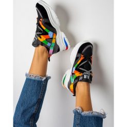 Czarne buty sportowe sneakersy sznurowane casu 20g5/b. Czarne buty dziewczęce sportowe Casu, bez wzorów, ze skóry ekologicznej, na sznurówki. Za 89,99 zł.