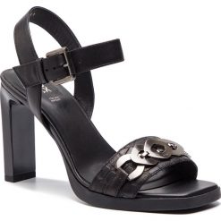 Sandały GEOX - D Jenieve B D92CDB 06Y43 C9999 Black. Czarne klapki damskie Geox, z aplikacjami, ze skóry ekologicznej, bez obcasa, na obcasie. W wyprzedaży za 429,00 zł.