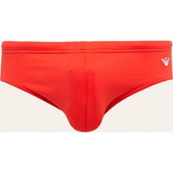 Emporio Armani - Kąpielówki. Czerwone kąpielówki męskie Emporio Armani, l, z nadrukiem, z elastanu. W wyprzedaży za 139,90 zł.