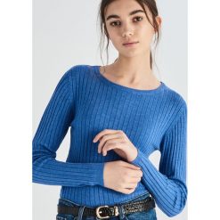 Prążkowany sweter basic - Niebieski. Niebieskie swetry klasyczne damskie marki Sinsay, s, prążkowane. Za 39,99 zł.