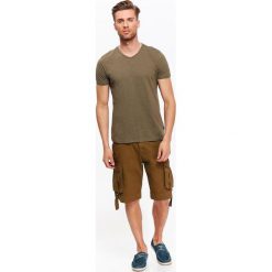 T-shirt męski gładki z dzianiny slub. Brązowe t-shirty męskie Top Secret, na lato, m, bez wzorów, z bawełny, z dekoltem w serek, krótkie. W wyprzedaży za 24,99 zł.
