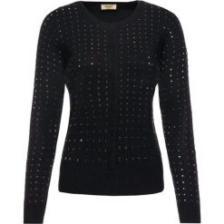 Sweter Liu Jo I69060 MA49I. Czarne swetry damskie Liu Jo, bez wzorów, klasyczne, bez rękawów, bez kaptura. W wyprzedaży za 369,00 zł.