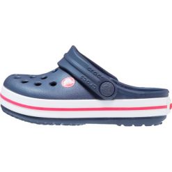 Crocs CROCBAND Sandały kąpielowe navy/red. Niebieskie sandały męskie Crocs, z gumy. Za 129,00 zł.