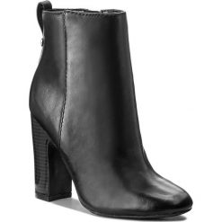 Botki GUESS - Nasia FLNAS4 LEA10 BLACK. Czarne botki damskie skórzane marki Guess. W wyprzedaży za 389,00 zł.