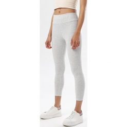 Jasnoszare Legginsy Araseise. Szare legginsy damskie Born2be, s, bez wzorów. W wyprzedaży za 59,99 zł.