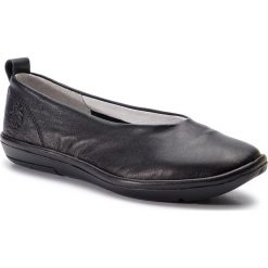 Półbuty FLY LONDON - Crotfly P500960000 Black. Czarne półbuty damskie Fly London, na co dzień, bez wzorów, ze skóry, bez obcasa, na płaskiej podeszwie, bez zapięcia. W wyprzedaży za 269,00 zł.