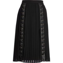 Spódnica plisowana Marciano Guess 94G702 8637Z. Czarne spódniczki damskie MARCIANO GUESS, z aplikacjami, z poliesteru, midi. W wyprzedaży za 389,00 zł.