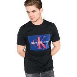 Calvin Klein Koszulka Czarny. Czarne podkoszulki męskie Calvin Klein, xl, z nadrukiem, z bawełny, bez kołnierzyka, krótkie. Za 240,95 zł.