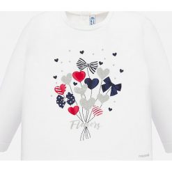 Mayoral - Longsleeve dziecięcy 68-98 cm. Białe bluzki dziewczęce Mayoral, z nadrukiem, z elastanu, z okrągłym kołnierzem, z długim rękawem, długie, bez kaptura. Za 69,90 zł.