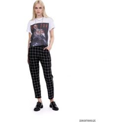 T-shirt White Love. Białe bluzki damskie Pakamera, z nadrukiem, z okrągłym kołnierzem. Za 176,00 zł.