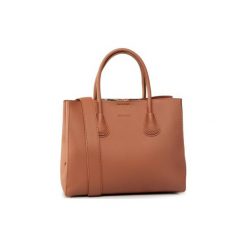 TOREBKA Gino Rossi CSS2709C Camel. Brązowe torebki klasyczne damskie Gino Rossi, bez wzorów, ze skóry, bez dodatków. Za 399,99 zł.