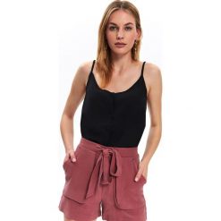 Bluzka na cienkich ramiączkach. Czarne bluzki damskie Top Secret, bez wzorów, z tkaniny, eleganckie, bez kołnierzyka, bez rękawów. W wyprzedaży za 29,99 zł.