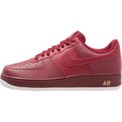 Tenisówki męskie: Nike Sportswear AIR FORCE Tenisówki i Trampki team red/summit white/metallic gold