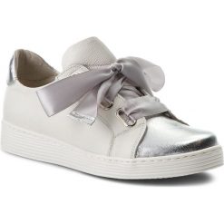 Sneakersy KARINO - 2536/115-P Biały/Srebrny. Białe półbuty damskie marki Karino, ze skóry. W wyprzedaży za 199,00 zł.