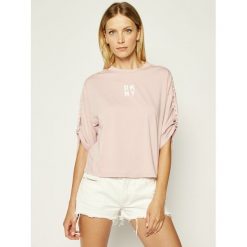 Bluzka DKNY Sport DP9T6386. Różowe koszule damskie DKNY Sport, s, bez wzorów, z elastanu, sportowe, bez kołnierzyka, bez rękawów. W wyprzedaży za 139,00 zł.