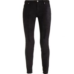 7 for all mankind Spodnie materiałowe leather like black. Czarne spodnie damskie marki 7 for all mankind, z elastanu. W wyprzedaży za 587,30 zł.