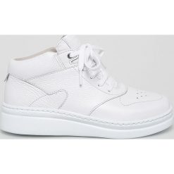 Camper - Buty Athens. Białe buty sportowe damskie Camper, bez wzorów, ze skóry, sportowe. Za 489,90 zł.