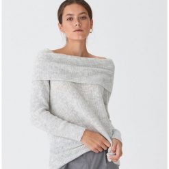 Sweter z odkrytymi ramionami - Jasny szary. Szare swetry damskie House, s, bez wzorów, bez rękawów, bez kaptura. W wyprzedaży za 59,99 zł.