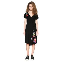 Desigual Kobiety Ubierają Kamizelka Asha 18Swvkc4 2000 (Rozmiar S). Szare kamizelki damskie marki Desigual, na lato, s. W wyprzedaży za 212,00 zł.