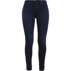 Levi's® 710 INNOVATION SUPER SKINNY Jeans Skinny Fit dantes peak. Czarne jeansy damskie marki Levi's®, z bawełny. W wyprzedaży za 359,10 zł.