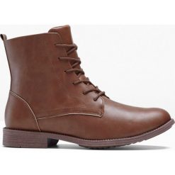 Kozaki sznurowane bonprix koniakowy. Pomarańczowe półbuty męskie bonprix, bez wzorów, eleganckie, na sznurówki. Za 109,99 zł.