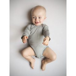 Body kimono z długim rękawem BAMBOO GRAY 56. Szare body niemowlęce NANAF ORGANIC, bez wzorów, z długim rękawem. Za 30,00 zł.