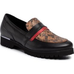 Półbuty KARINO - 3098/076-P Czarny. Czarne półbuty damskie Karino, z aplikacjami, ze skóry. W wyprzedaży za 229,00 zł.