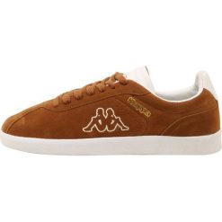 Kappa LEGEND Obuwie treningowe cognac/white. Brązowe buty sportowe męskie Kappa, z materiału. Za 149,00 zł.