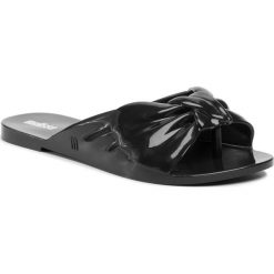 Japonki MELISSA - Rose Ad 32681 Black 01003. Czarne klapki damskie Melissa, bez wzorów, z tworzywa sztucznego, bez obcasa, na obcasie. Za 209,00 zł.
