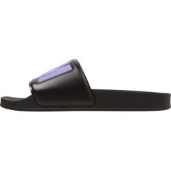 MSGM POOLSLIDE Sandały kąpielowe black/purple. Czarne kąpielówki męskie marki MSGM, z materiału. Za 359,00 zł.