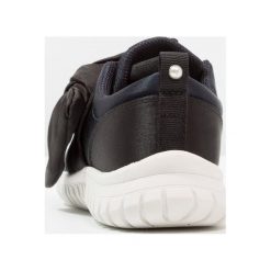KG by Kurt Geiger MINI LYLA Półbuty wsuwane navy. Czarne półbuty damskie skórzane marki KG by Kurt Geiger. W wyprzedaży za 350,10 zł.