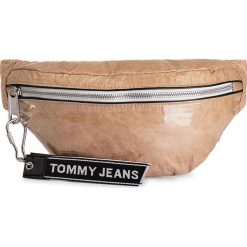 Saszetka nerka TOMMY JEANS - Tjm Logo Tape Coated Bumbag AM0AM04977 069. Brązowe torby męskie skórzane Tommy Jeans, bez wzorów, z jeansu, młodzieżowe. Za 359,00 zł.