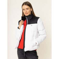 Kurtka puchowa Calvin Klein Jeans J20J213273. Białe kurtki damskie Calvin Klein Jeans, xl, bez wzorów, z poliesteru, bez kaptura. W wyprzedaży za 629,00 zł.