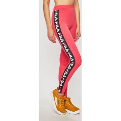 Fila - Legginsy. Różowe spodnie damskie Fila, s, z nadrukiem, z elastanu. W wyprzedaży za 179,90 zł.