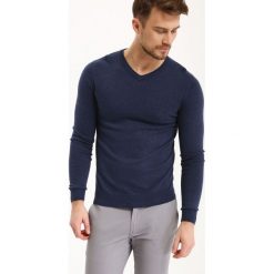 SWETER MĘSKI W SEREK. Niebieskie golfy męskie Top Secret, xxl, klasyczne, z dekoltem w serek. W wyprzedaży za 29,99 zł.