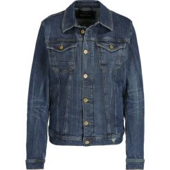 Kurtka jeansowa Guess M92N14 D3HU1. Niebieskie kurtki męskie Guess, s, z aplikacjami, z jeansu, bez kaptura. W wyprzedaży za 329,00 zł.
