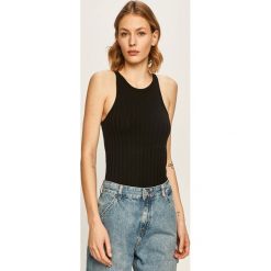 Calvin Klein Jeans - Top. Czarne bluzki damskie Calvin Klein Jeans, s, bez wzorów, z elastanu, casualowe, z okrągłym kołnierzem, bez rękawów. W wyprzedaży za 99,90 zł.