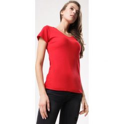 Czerwony T-shirt More Or Less. Czerwone bluzki damskie Born2be, s, bez wzorów, z dzianiny, bez kołnierzyka, bez rękawów. Za 29,99 zł.