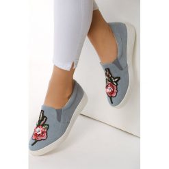 Niebieskie Slip On Eren. Niebieskie trampki i tenisówki damskie Born2be, z haftami, z denimu, bez zapięcia. Za 39,99 zł.