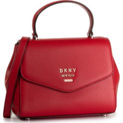 Torebka DKNY - Whitney Sm Th Satche R91DA928 Rouge RGE. Czerwone torebki klasyczne damskie DKNY, bez wzorów, ze skóry, klasyczne, na ramię, bez dodatków. W wyprzedaży za 499,00 zł.