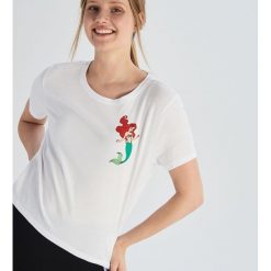 Bawełniany t-shirt z Małą Syrenką - Biały. Białe t-shirty damskie Sinsay, s, bez wzorów, z bawełny, bez kołnierzyka. Za 29,99 zł.