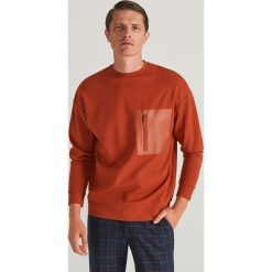 Bluza z dekoracyjnym zamkiem - Pomarańczowy. Pomarańczowe bluzy męskie Reserved, s, bez wzorów, bez kołnierzyka, bez rękawów, bez kaptura. Za 119,99 zł.