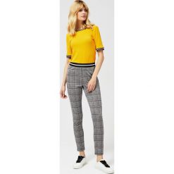 Legginsy w kratkę. Pomarańczowe spodnie damskie Moodo, xl, w kratkę, z elastanu. Za 39,99 zł.