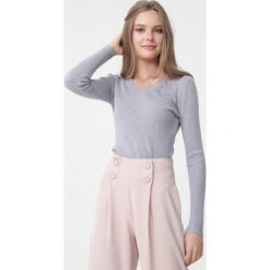 Szary Sweter Elisa. Szare swetry damskie Born2be, na zimę, xl, bez wzorów, prążkowane, z długim rękawem, długie, bez kaptura. Za 109,99 zł.