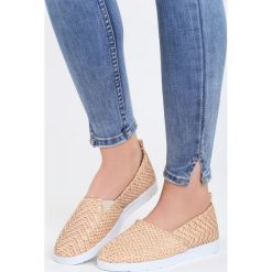 Czarne Slip On Show Love. Brązowe trampki i tenisówki damskie Born2be. Za 39,99 zł.